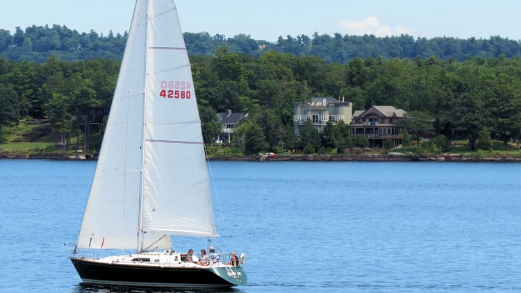 sailing-on-lake-champlain-in-vermont